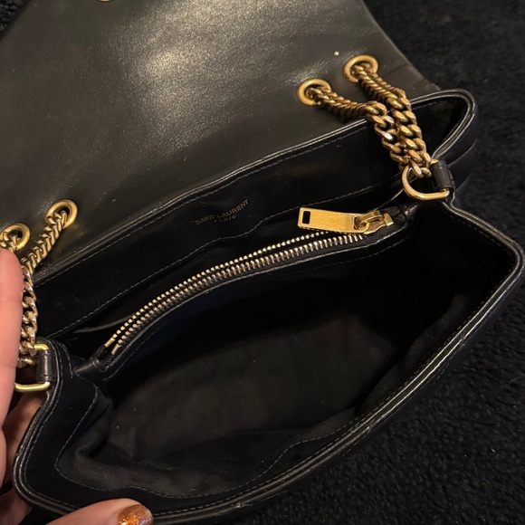 Saint Laurent Lou Lou shoulder bag - Picture 15 of 17